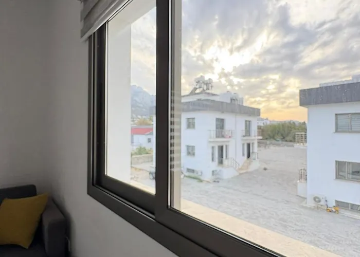 Lapta Yellow 1 Bedroom Lejlighed