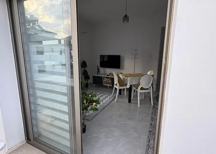 Lapta Yellow 1 Bedroom Lejlighed